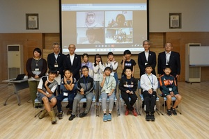 事後研修会の集合写真の様子