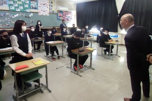 忠類中学校での出前講座の様子 その1
